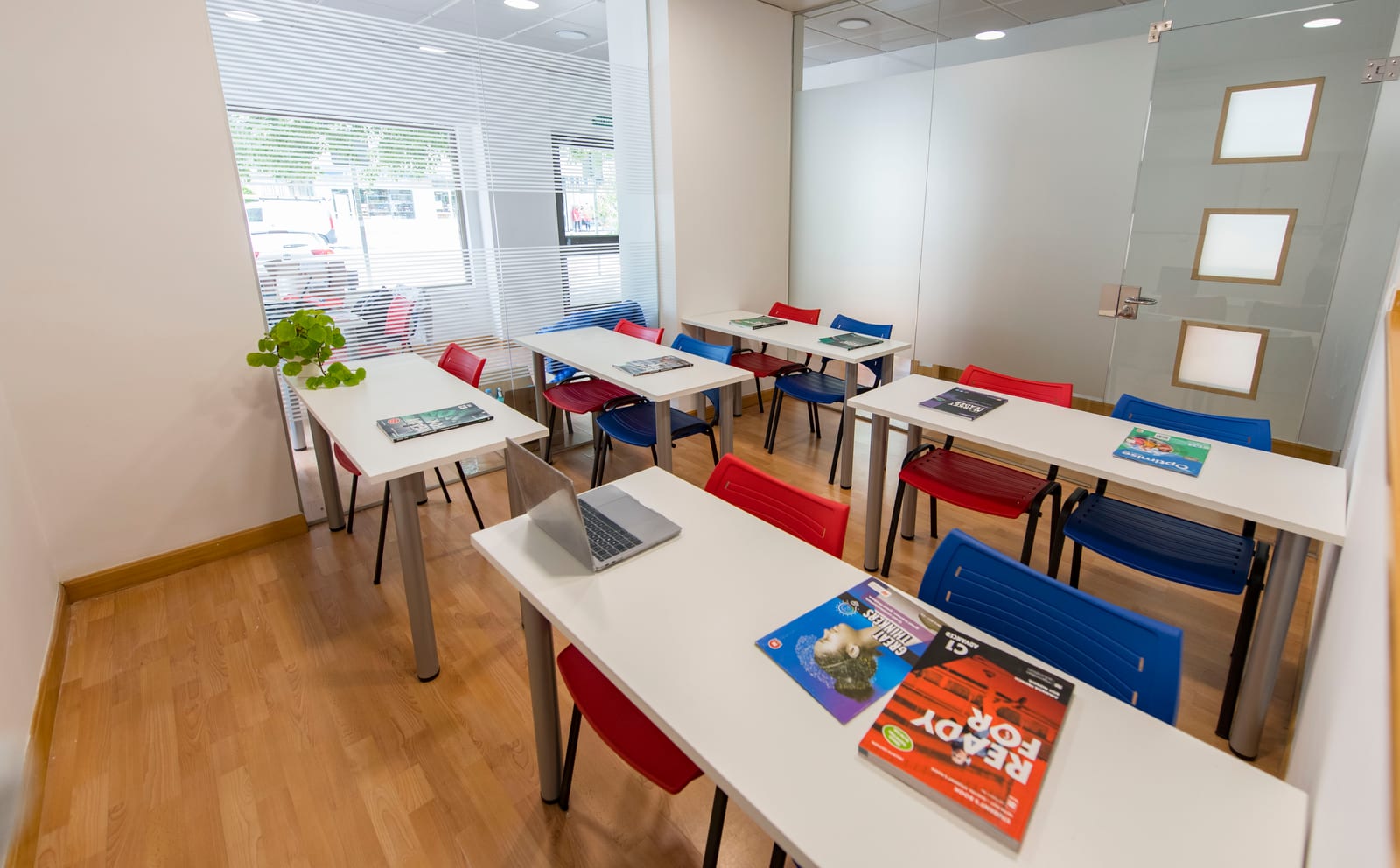 Instalaciones aula academia inglés La Vaguada Madrid