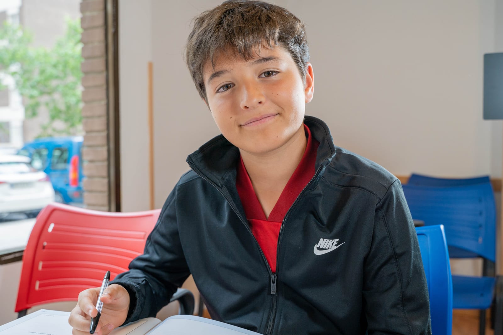 Estudiante secundaria feliz Barrio del Pilar La Vaguada Madrid