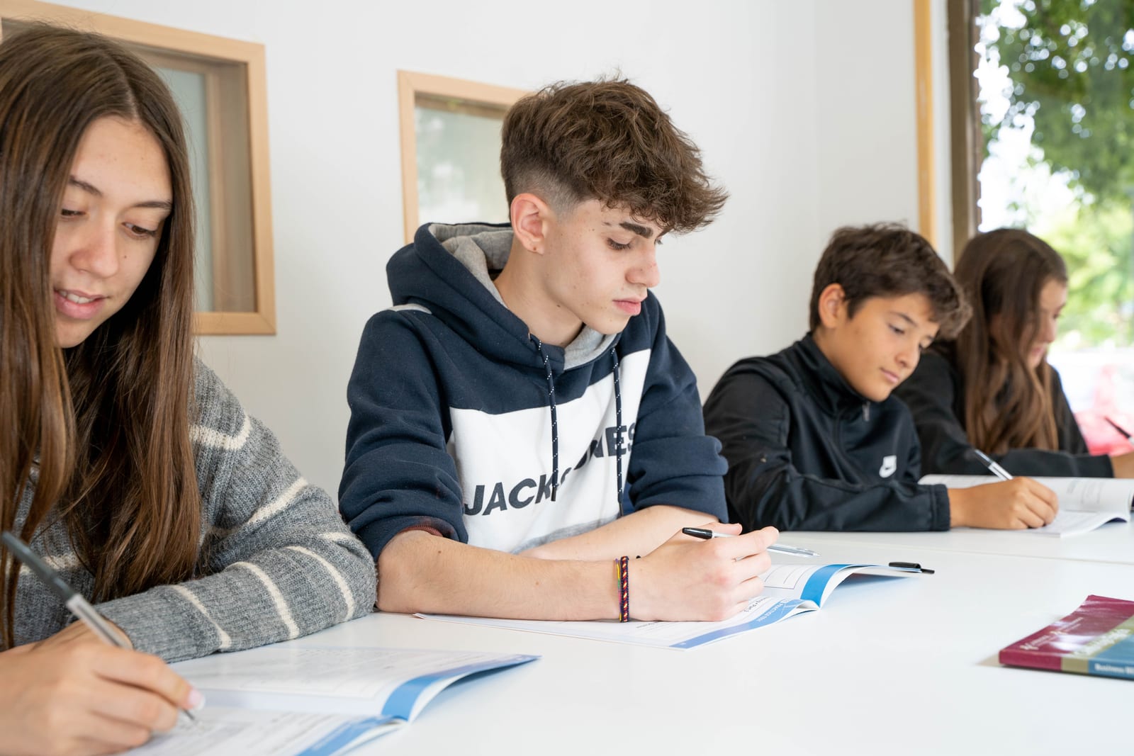 Estudiantes secundaria clase inglés Cambridge B2 First La Vaguada Madrid