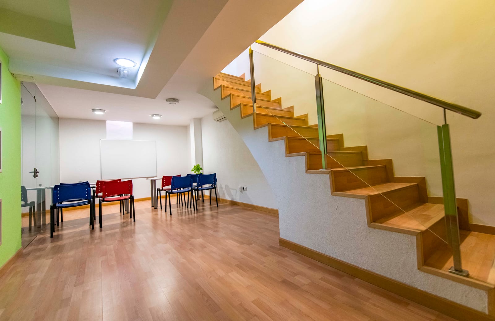 Interior academia dos plantas Barrio del Pilar La Vaguada Madrid