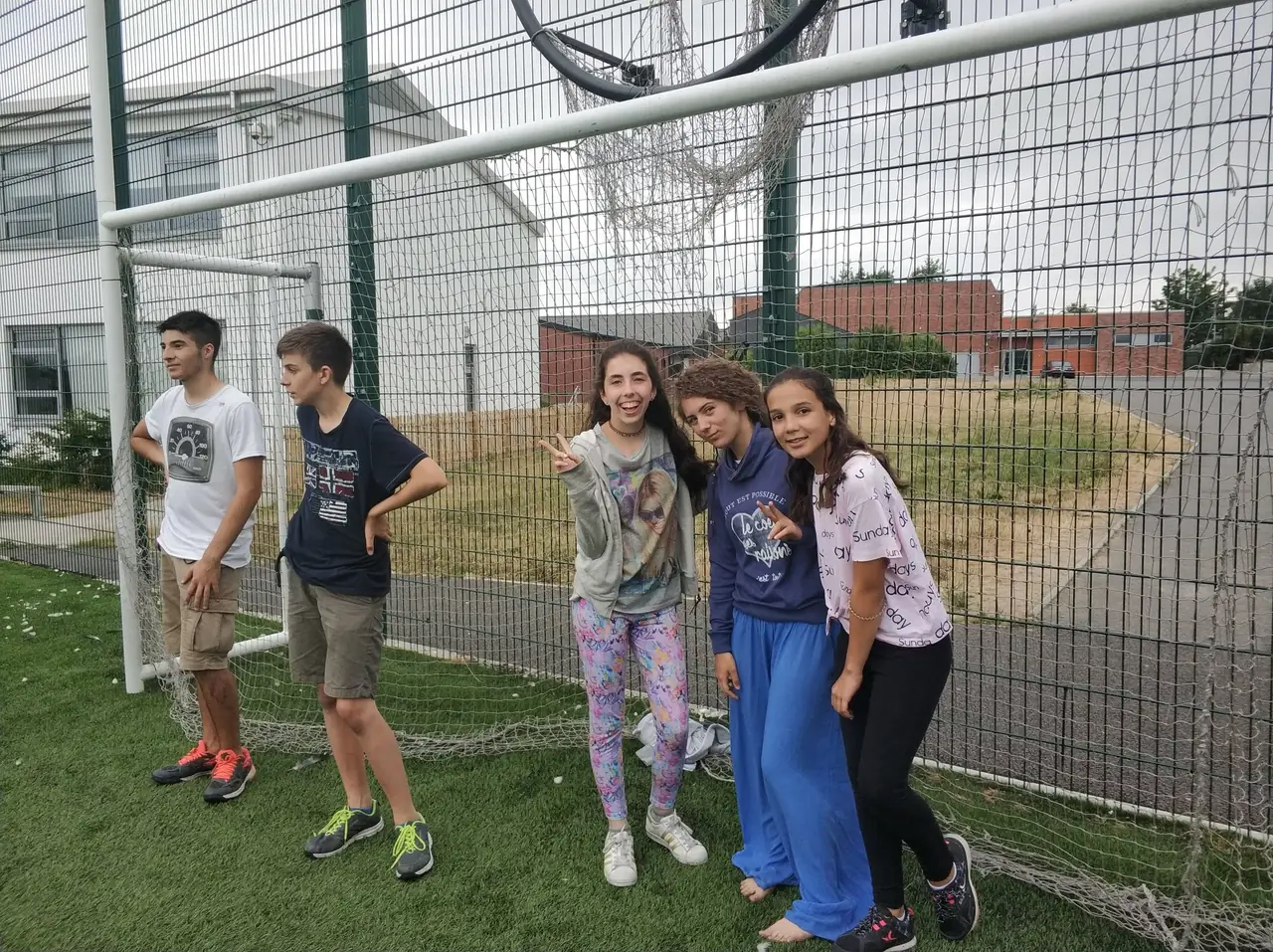 Alumnos de Impulse English en las pistas deportivas del colegio en Irlanda