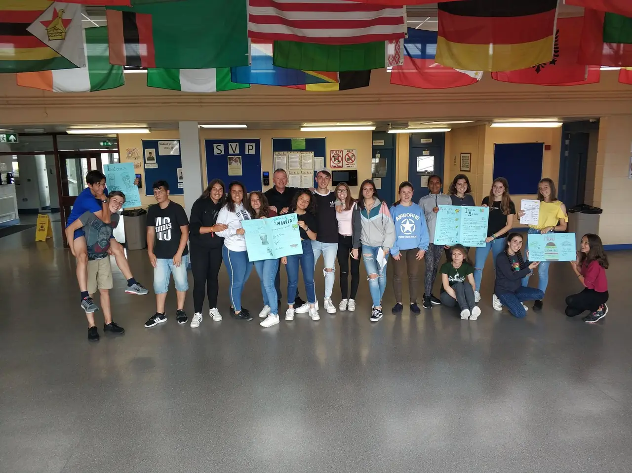 Alumnos y monitores en Irlanda Estudiantes españoles de Impulse English en Irlanda con sus monitores